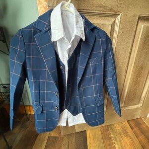 Boys suit size 7